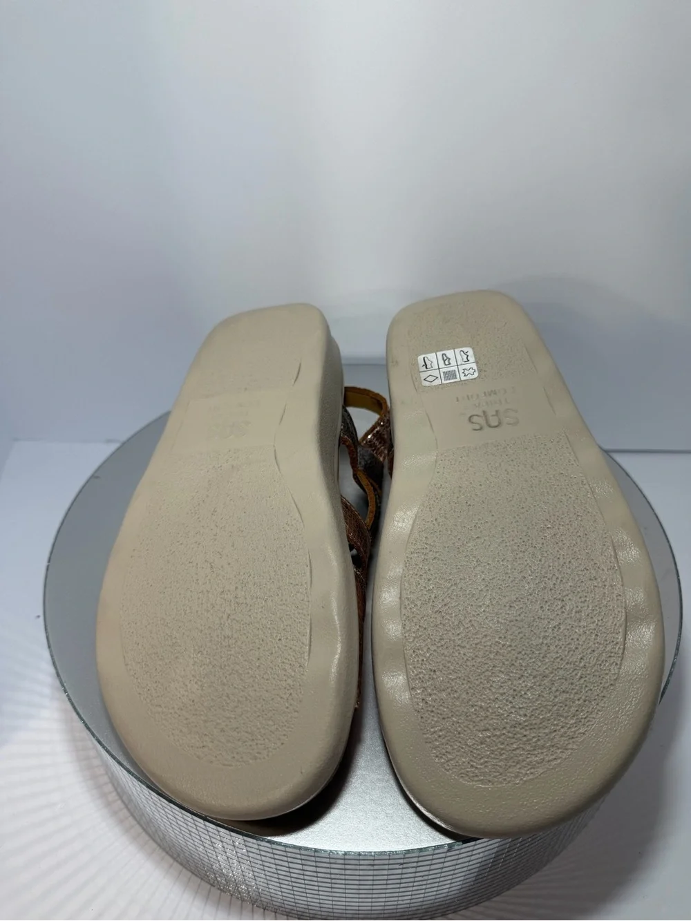 Women Metallic Rose Gold and Gray Adjustable Sandals size 7w